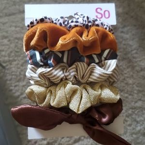 So Brand Scrunchie Set